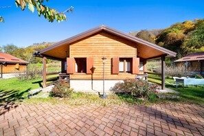 Exterior - Chalet "Casa Rododendro" with Mountain View, Wi-Fi & Garden (Barzio)