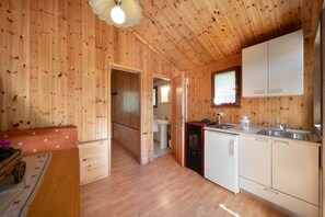 Fridge, stovetop, coffee/tea maker, electric kettle - Holiday Home "Casa Genziana" with Mountain View, Wi-Fi & Garden (Barzio)