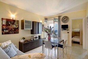 Dining - Apartment "Miradore" with Sea View, Wi-Fi, A/C, Balcony and Terrace (IMPERIA)