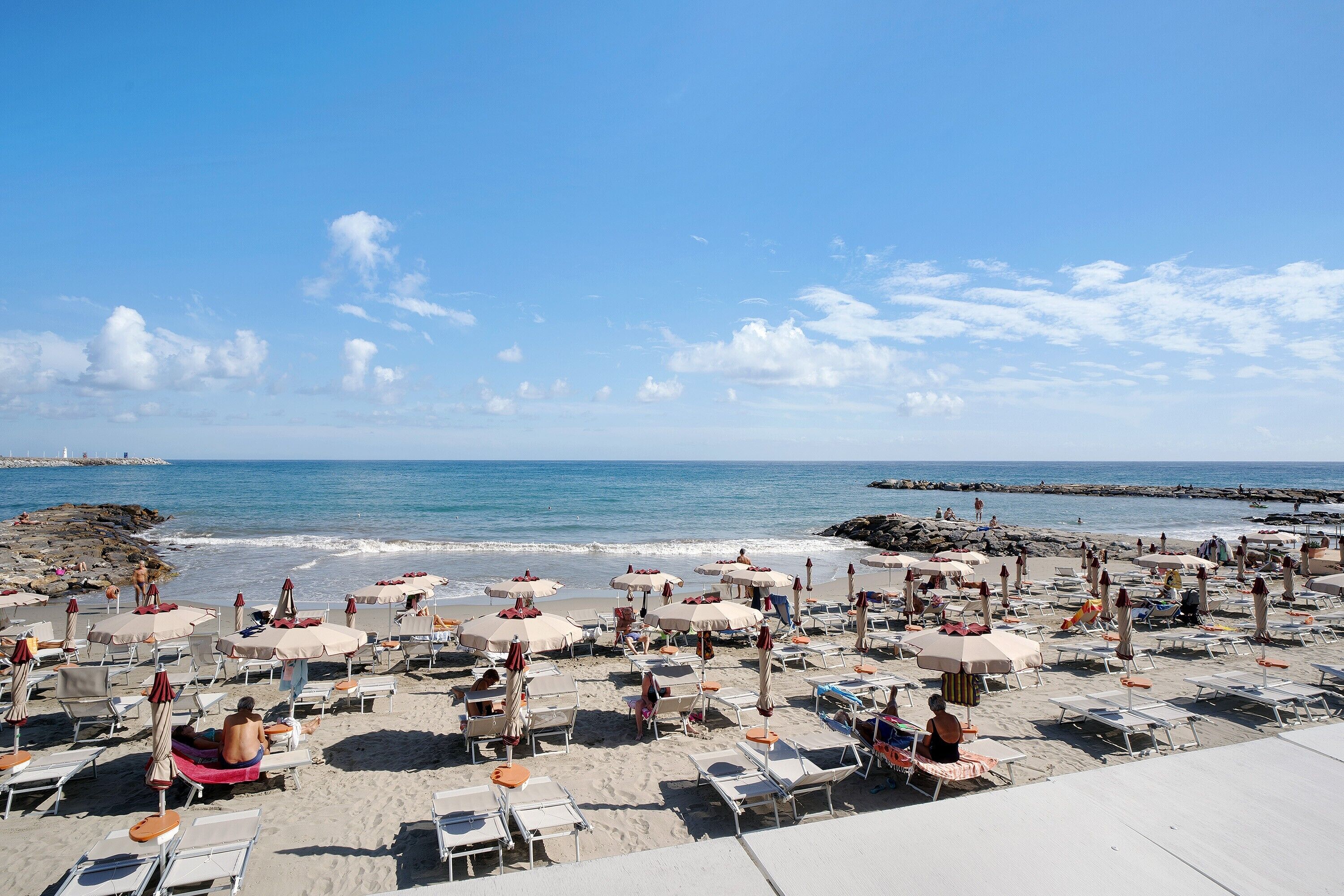 Una spiaggia nelle vicinanze