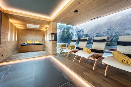 Spa. Apartment "Waidacherhof Berg" with Mountain View, Balcony & Wi-Fi