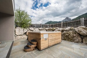 Outdoor spa tub - Apartment "Waidacherhof Wiese" with Mountain View, Balcony & Wi-Fi (Prags)