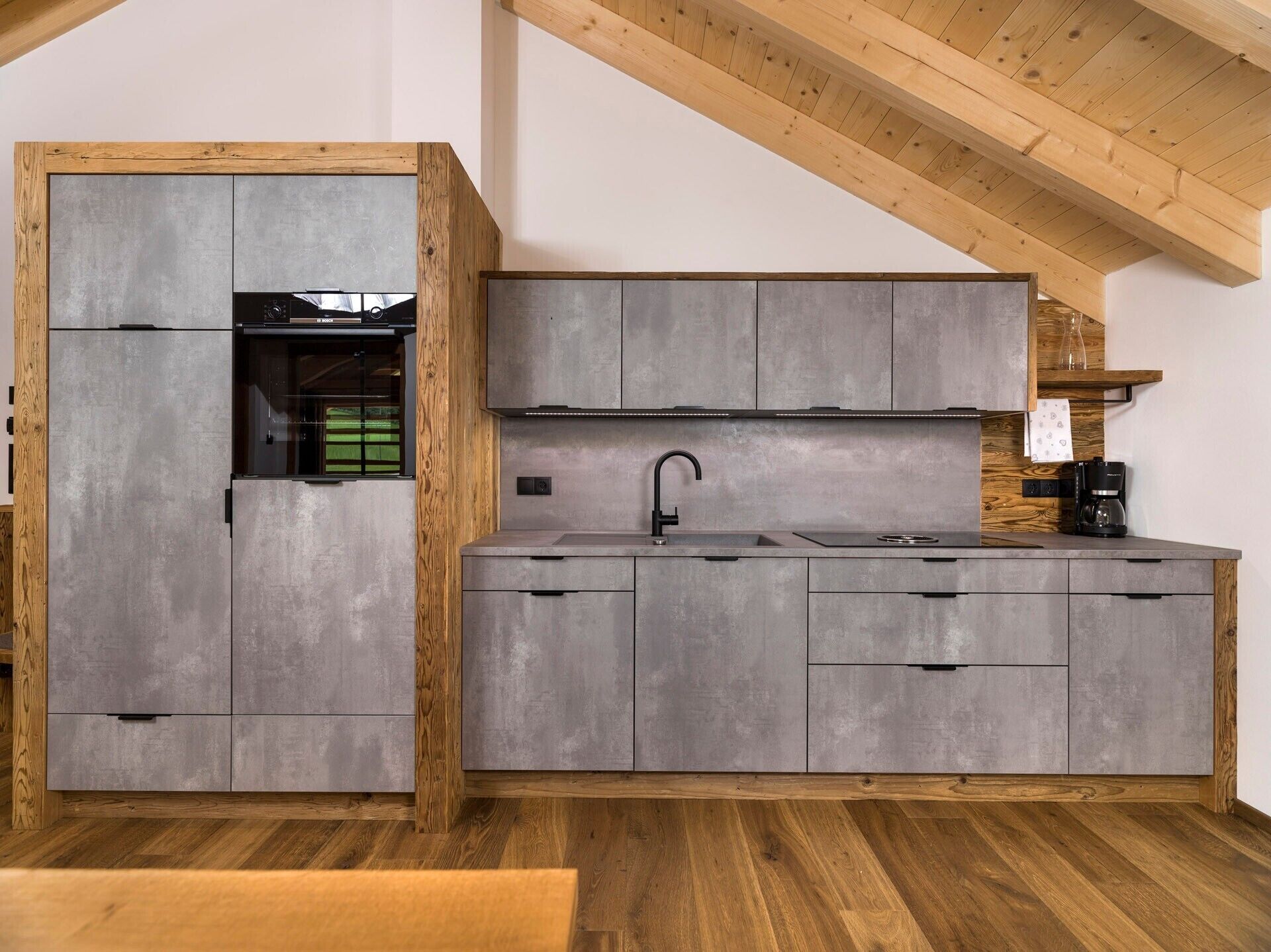 Frigorifero, forno, piano cottura, lavastoviglie