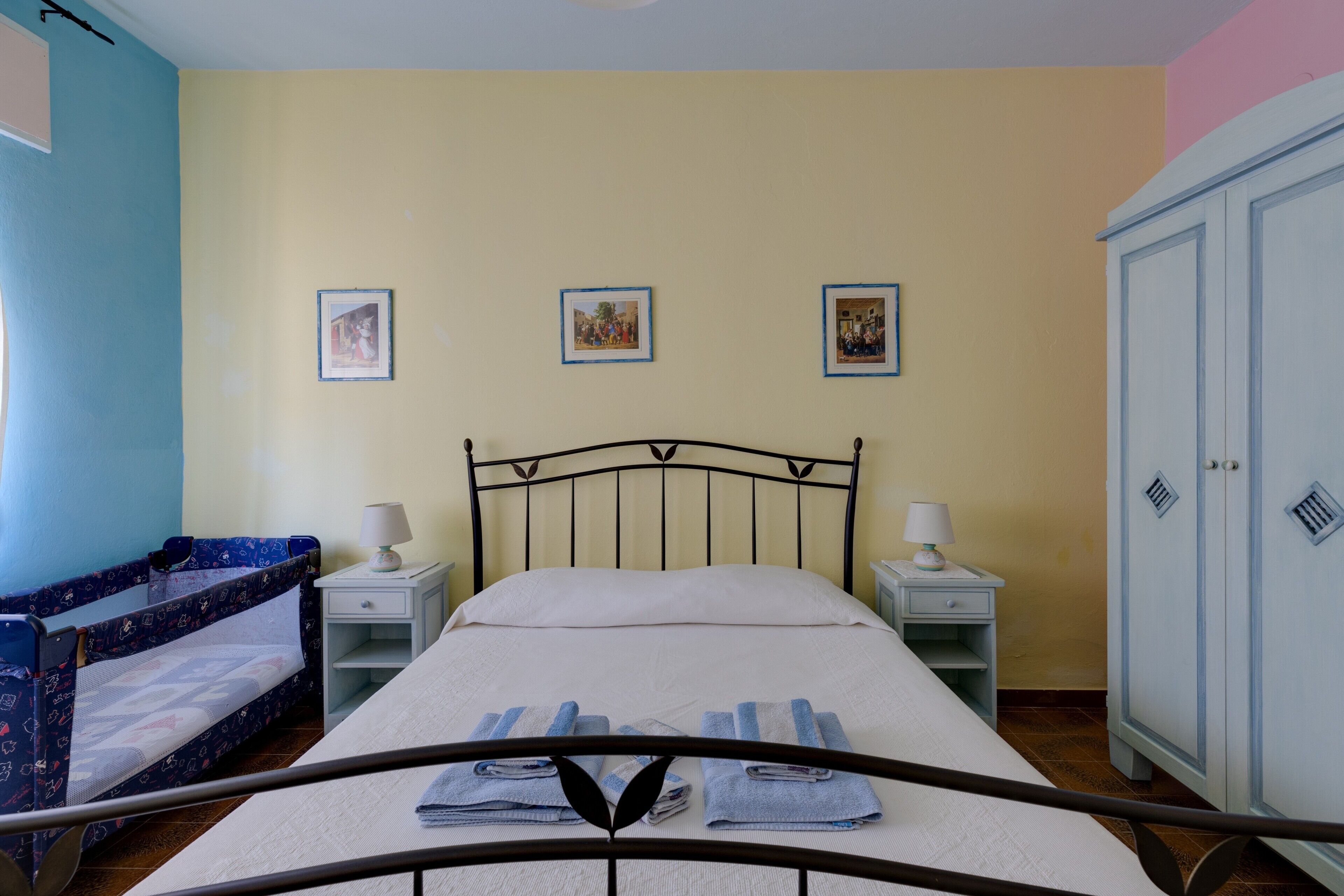 3 chambres, fer et planche à repasser, Wi-Fi gratuit, draps fournis