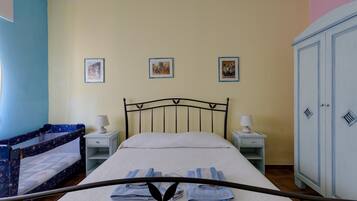 3 chambres, fer et planche à repasser, Wi-Fi gratuit, draps fournis