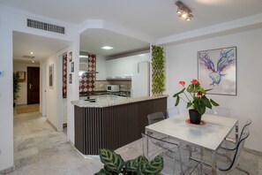 Dining - Apartment Gran Confort Muelle Uno with Wi-Fi, A/C & Balcony (Málaga)