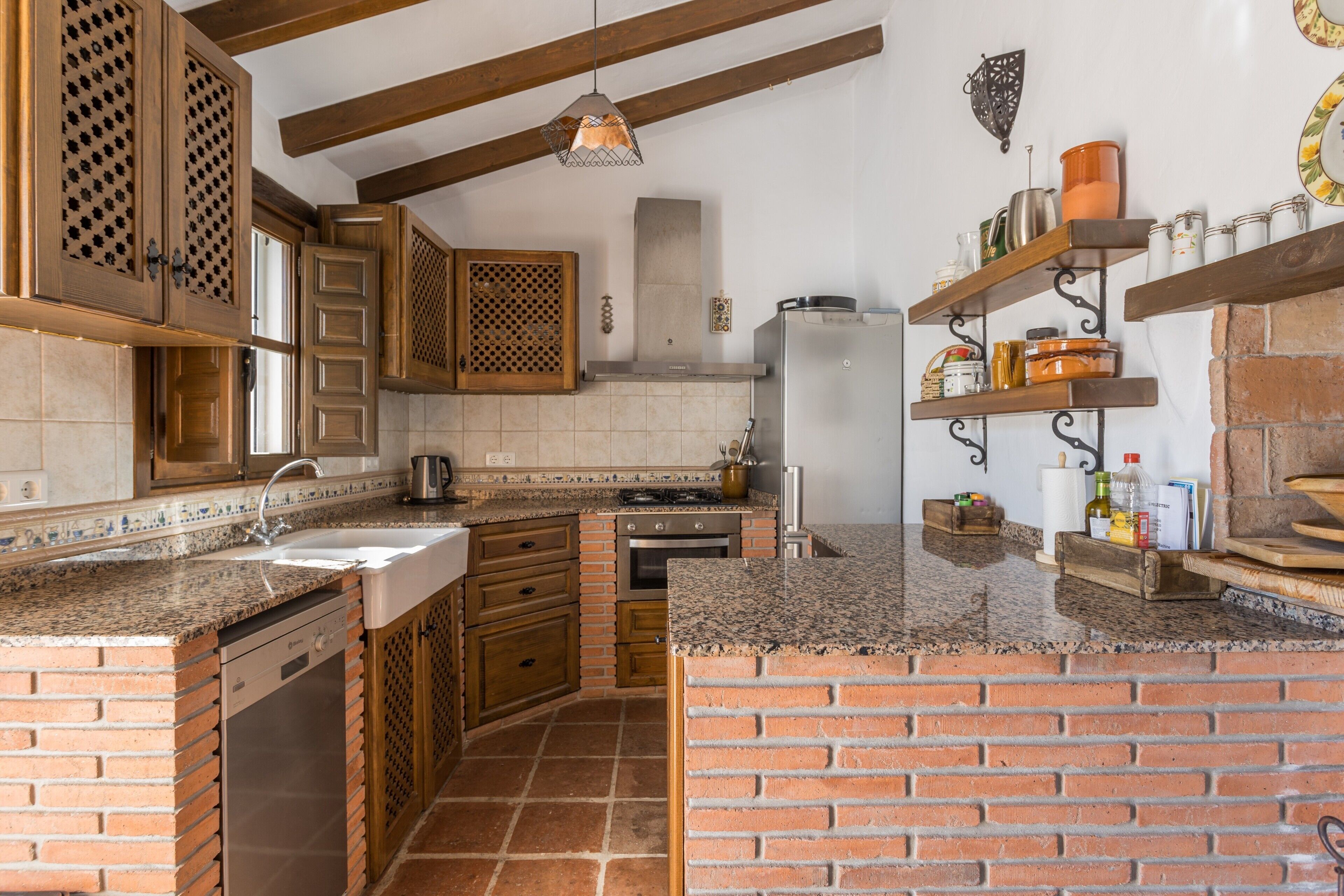 Kylskåp, ugn, spishäll och diskmaskin