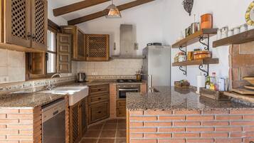 Refrigerador, horno, parrilla de estufa y lavavajillas