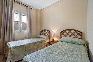 2 chambres, fer et planche à repasser, Wi-Fi gratuit, draps fournis