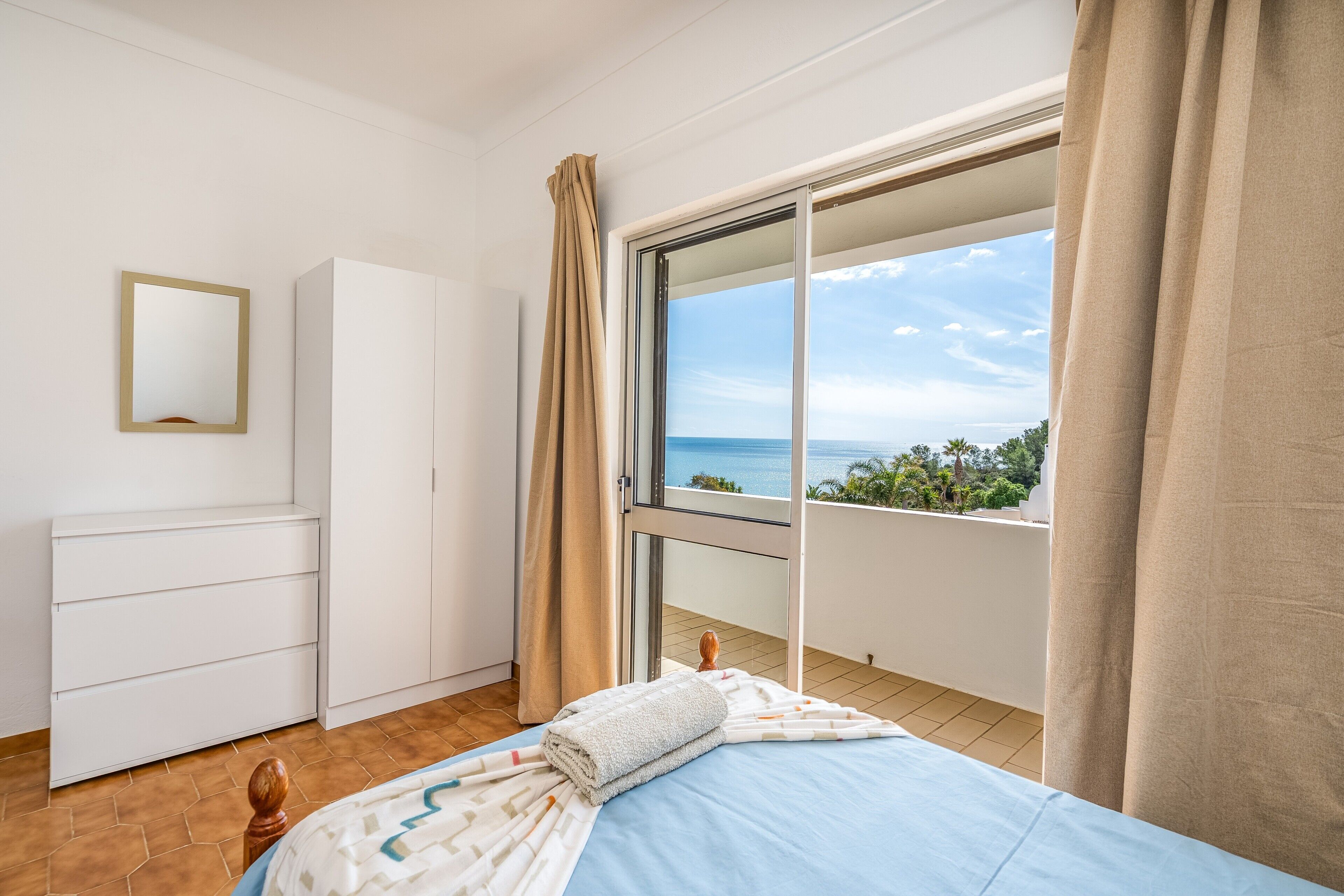 3 chambres, fer et planche à repasser, Wi-Fi gratuit, draps fournis