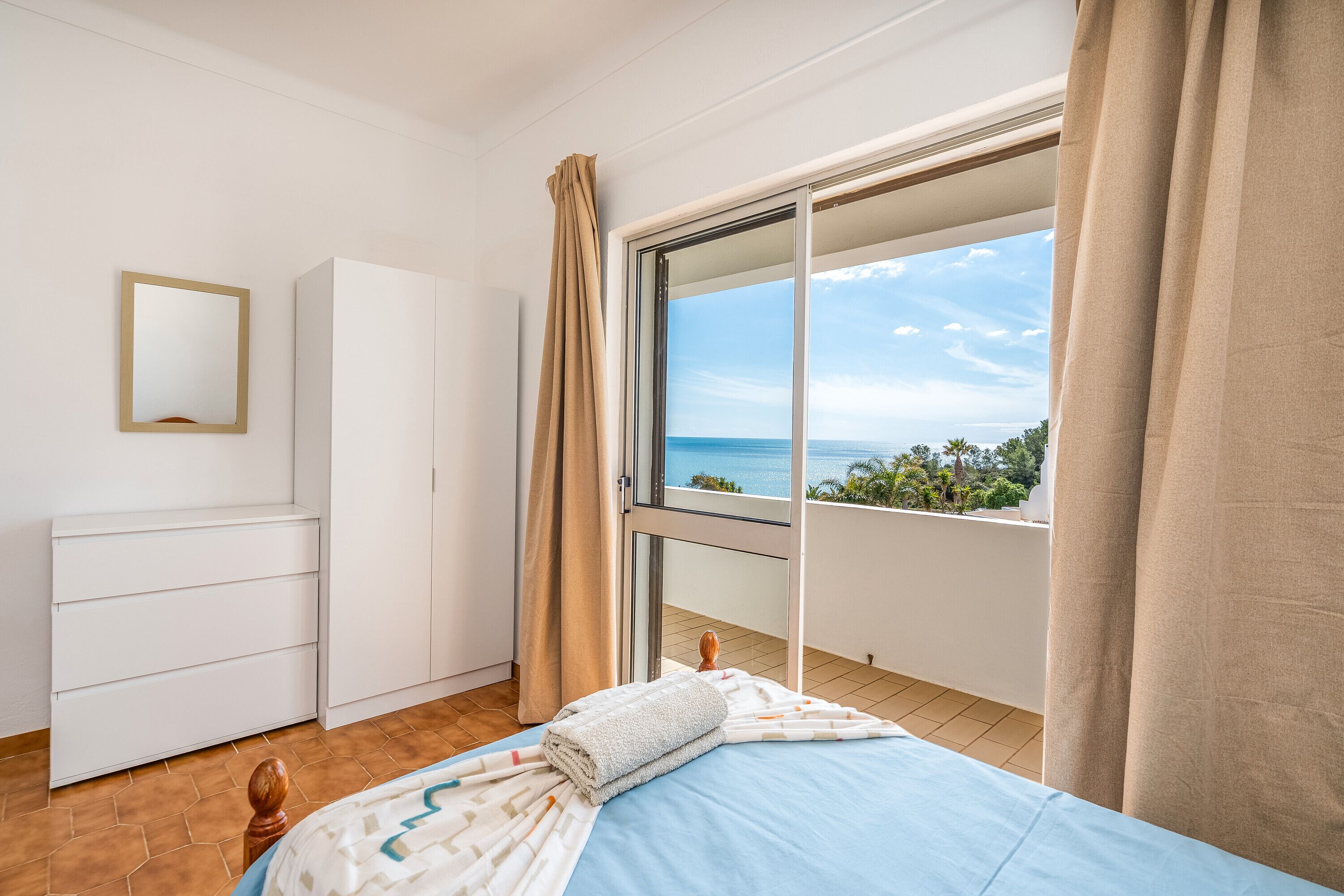 3 habitaciones, tabla de planchar con plancha y wifi gratis 