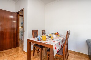 Dining - Holiday Home 'Estrela Do Mar' with Sea View, Wi-Fi and Air Conditioning (Carvoeiro-Lagoa)