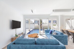 Interior - Vacation Home "Casa Bos Dolphin Pool Jacuzzi 6P" with Wi-Fi, A/C, Balcony, Terrace & Garden (Gran Alacant - Santa Pola)
