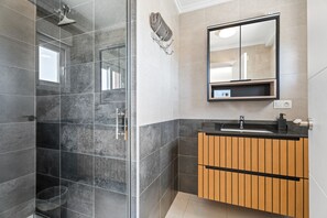 Shower, hair dryer, towels - Villa "Casa Bos Orange" with Outdoor Pool and Whirlpool (Gran Alacant - Santa Pola)