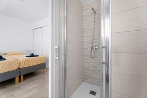 6 chambres, fer et planche à repasser, Wi-Fi gratuit, draps fournis