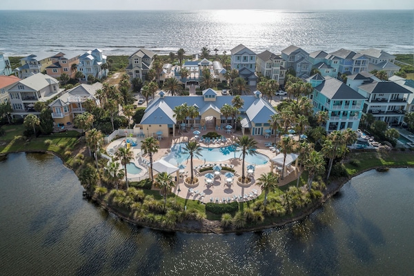 Condo (3 Bedrooms) | Property amenity