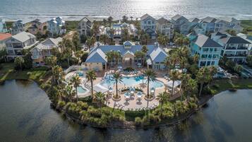 Condo (3 Bedrooms) | Property amenity