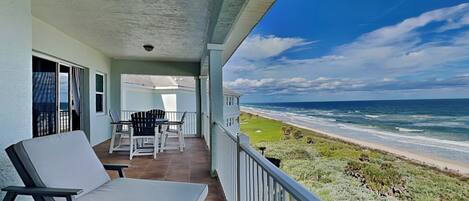 Condo (3 Bedrooms) | Front of property