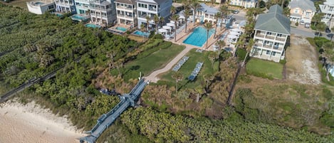 Condo (3 Bedrooms) | Property amenity