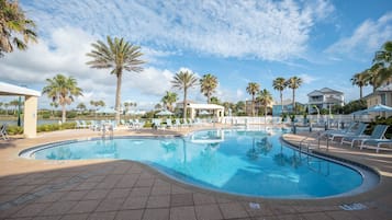 Condo (3 Bedrooms) | Property amenity