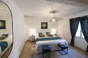2 Schlafzimmer, Schreibtisch, Bügeleisen/Bügelbrett, Reisekinderbett