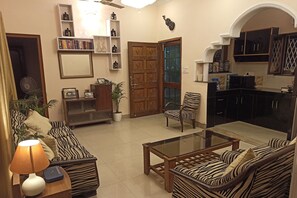 Smart TV - Repose in the Himalayan Range of Exotic India! (Dehradun)