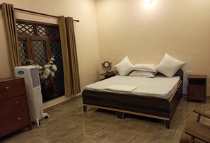 3 bedrooms, WiFi - Repose in the Himalayan Range of Exotic India! (Dehradun)