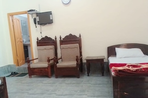 Standard Triple Room | Iron/ironing board, free WiFi