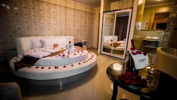 Studio Suite tiện nghi đơn giản | Chăn bông, két bảo mật tại phòng, trang trí khác biệt