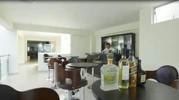 Bar (trong khuôn viên)