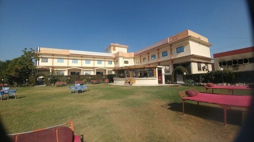 Bhittai Hotel