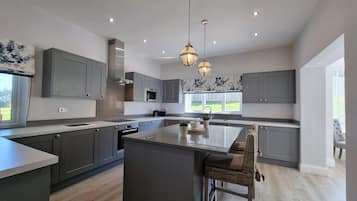 House, Multiple Beds | Private kitchen | Microwave, oven, dishwasher, toaster