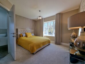 Ferienhaus, Mehrere Betten | 4 Schlafzimmer, Bügeleisen/Bügelbrett, kostenloses WLAN, Bettwäsche