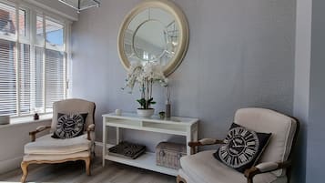 House, Multiple Beds | Living room | 30-inch TV with cable channels, fireplace