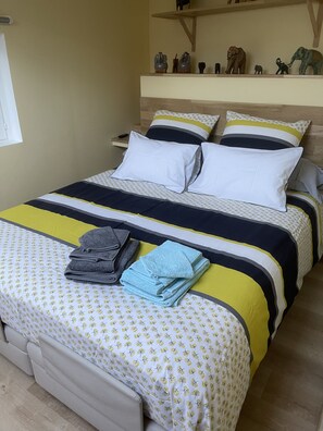 3 quartos, ferros/tábuas de passar roupa, Wi-Fi, roupa de cama