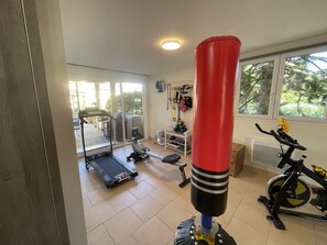 Fitness facility - In the heart of the Auvergne Family home with swimming pool in the countryside with all comforts (Joze)