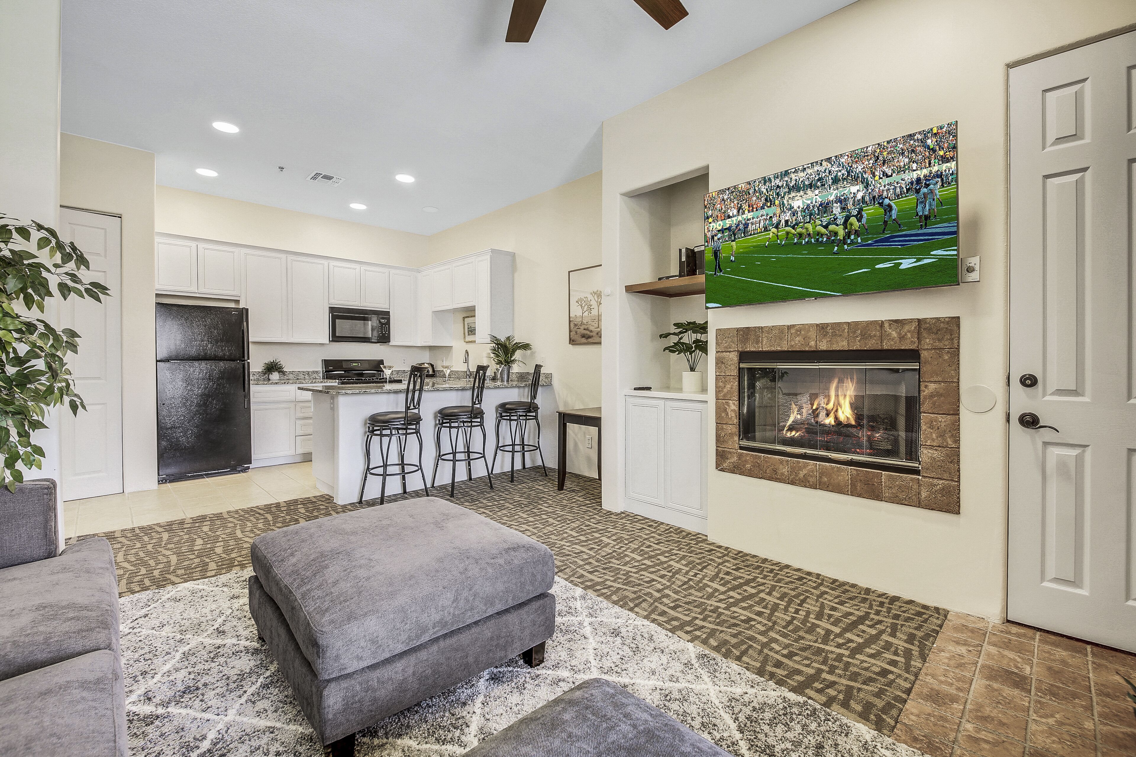 Desert Breeze: #244514 1 BR, communal pool!