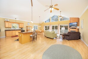 TV, peis, DVD-spiller og fotballspill