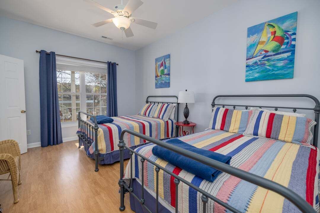 5 bedrooms, iron/ironing board, free WiFi, bed sheets