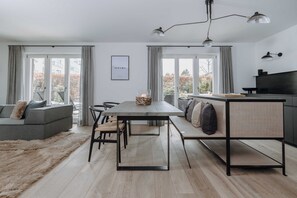 Unclassified image, 2 of 18, button