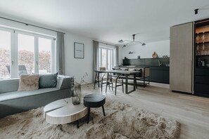 Unclassified image, 4 of 18, button