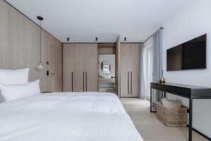 2 bedrooms, in-room safe, WiFi, bed sheets