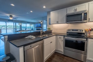 Fridge, microwave, oven, stovetop - Ledges 939 - Amazing Condo with Main Channel View (Osage Beach)