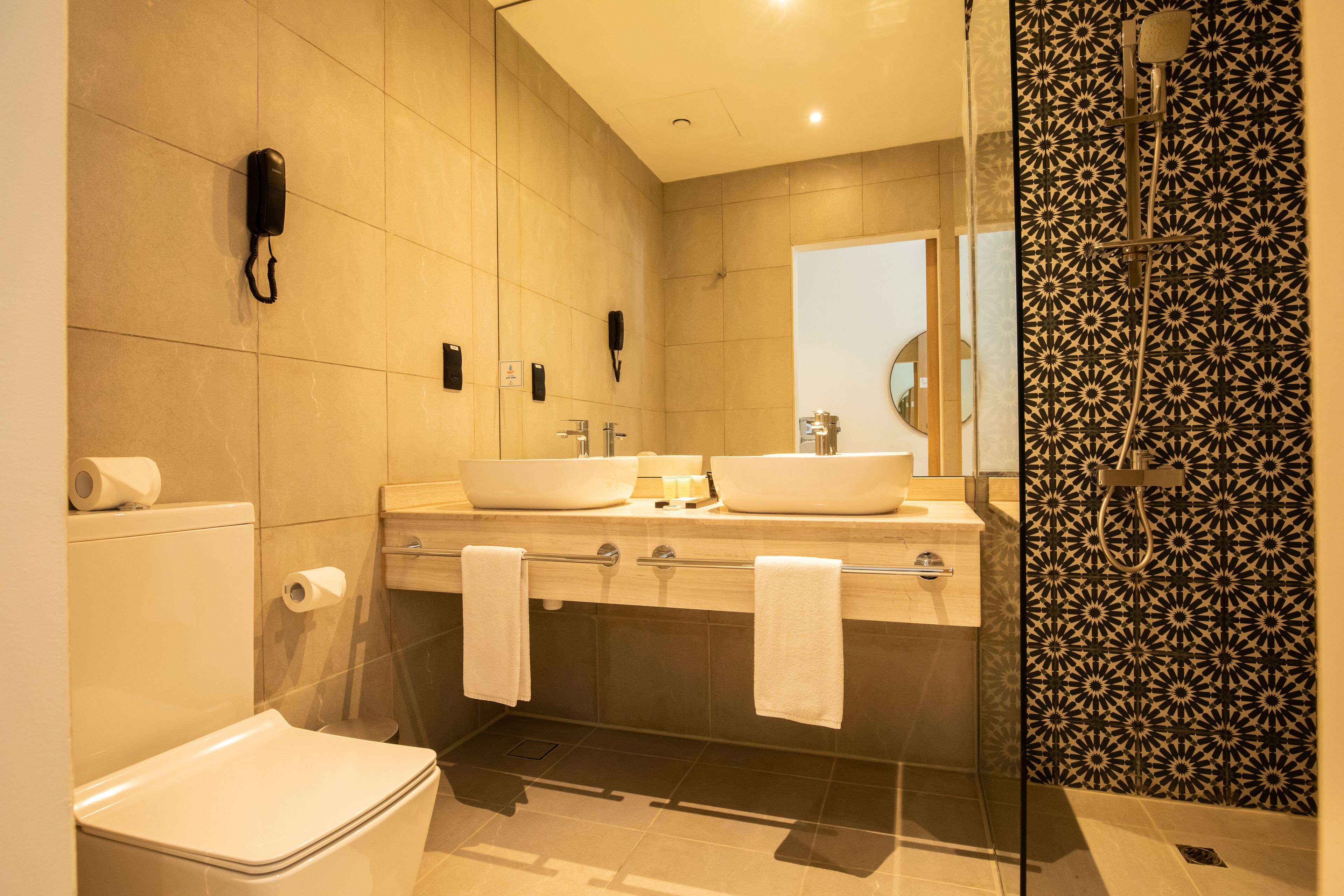 Photo - Grand Kingsgate Waterfront By Millennium Hotels