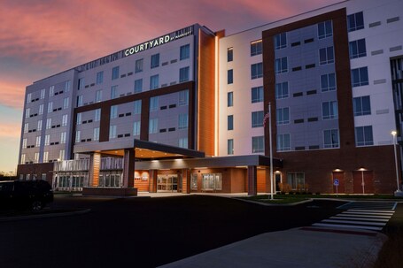 Courtyard by Marriott Indianapolis Fishers - Image 2