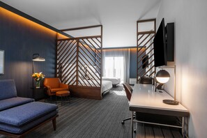 Hypo-allergenic bedding, in-room safe, desk, laptop workspace - Courtyard by Marriott Indianapolis Fishers (Fishers)