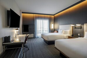 低刺激性寝具、セーフティボックス (室内)、デスク、ノートパソコン用作業スペース