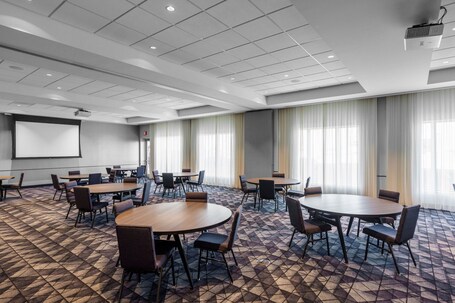 Courtyard by Marriott Indianapolis Fishers - Image 29