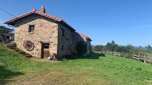 Exterior - Pasiega Cabin near Cabarceno (Lierganes)