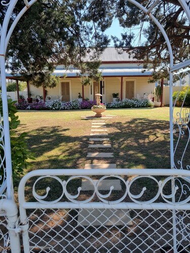 Pinetree Cottage Narromine